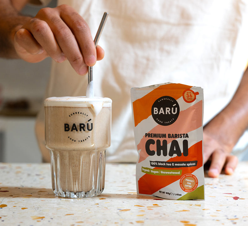 Vegan Chai Latte van Barú bij Koffiepiraat – Warm of koud en vol smaak