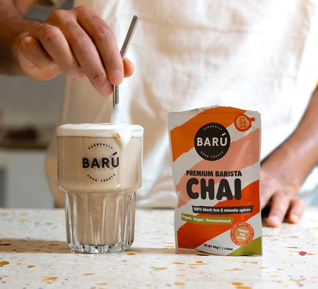 Vegan Chai Latte van Barú bij Koffiepiraat – Warm of koud en vol smaak